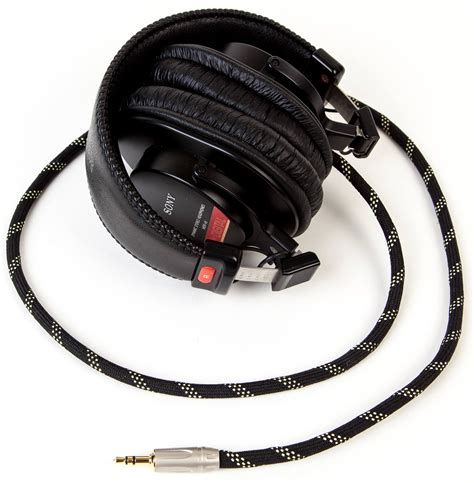 Ever wanted to try your hands on building your own cables? Quality DIY Headphone Cable Replacement: 5 Steps