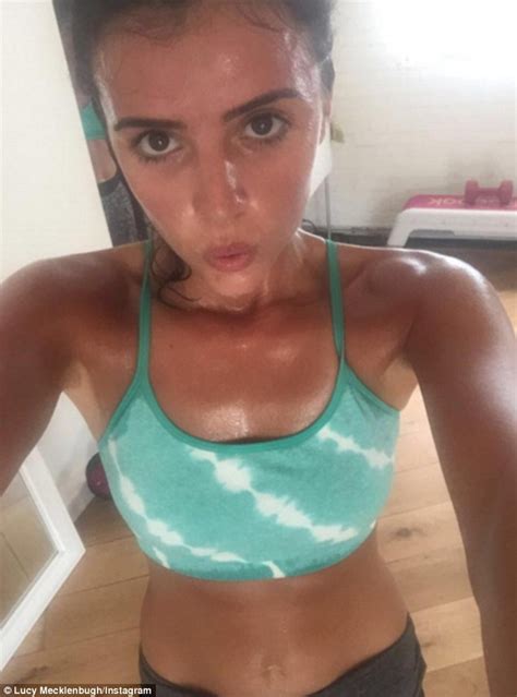 Towie S Lucy Mecklenburgh Shows Off Toned Abs In Instagram Workout