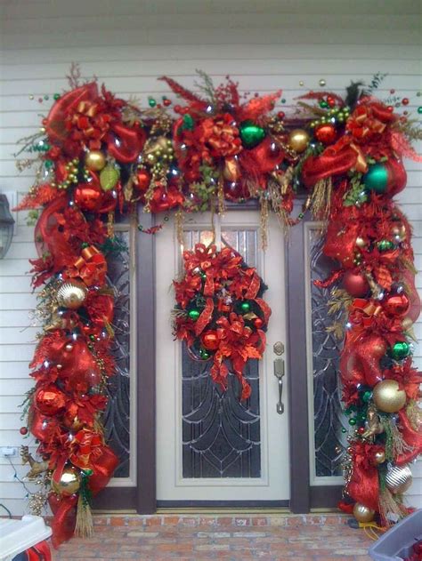 60 Beautiful Outdoor Christmas Decoration Ideas | Front door christmas