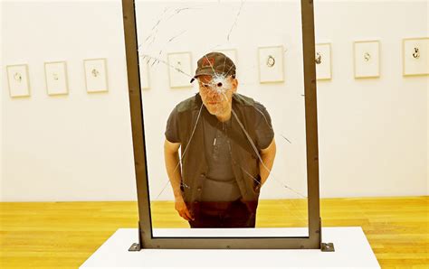 Yoko Ono Exhibition Me At Broken Glas Foto And Bild Portrait Grimassen Menschen Bilder Auf