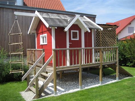 Kinderspielhaus ava aus holz für den garten mit großer veranda und regendach. Kinderspielhaus Bauplan Spielhaus Stelzenhaus Terrasse ...