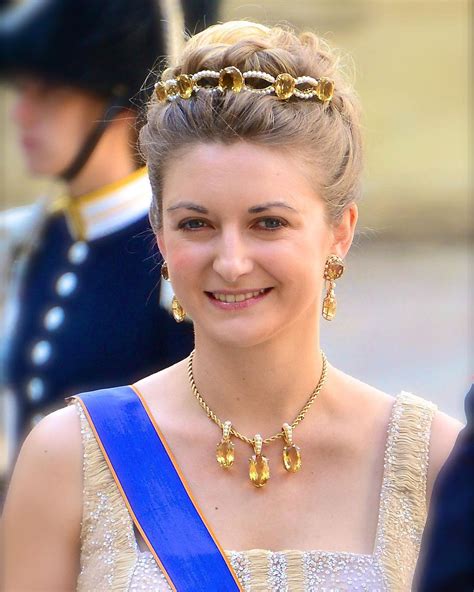 مجلة هي بعد إعلان حملها الثاني أجمل مجوهرات الأميرة ستيفاني وريثة عرش لوكسمبورغ
