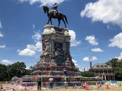 Robert E Lee Statue On Monument Avenue Will Stay Until Court Decides