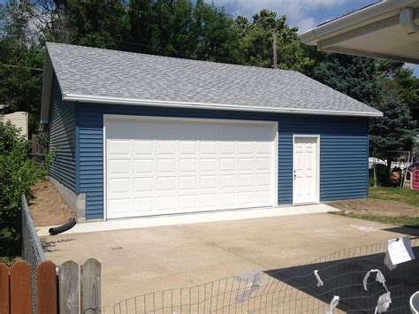 Incoming shows at the garage. Large Garages | The Garage Company