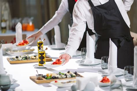 Premium Photo Waiter Serving Table In The Restaurant Preparing To