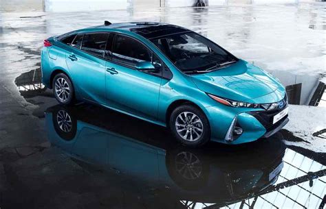The prius c gets a few mild updates and cars now include toyota's safety sense c, and a backup camera as standard equipment. Toyota Prius Plug-In Hybrid 2017, vuelta de tuerca al concepto