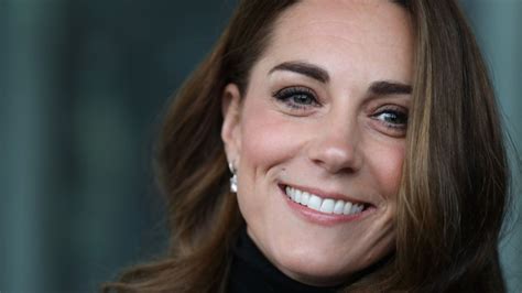 Kate Middleton’s Off The Shoulder Beachy Red Dress Is So Fiery Woman And Home