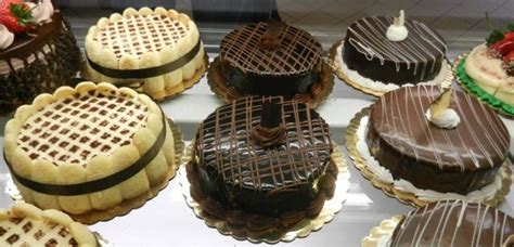 Tips, tricks & recipes for chocolate cake fillings including mousse & ganache. cake boss chocolate mousse filling recipe