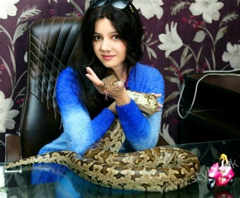 Famous Singer Rabi Pirzada Owns Pet Snakes Stylepk