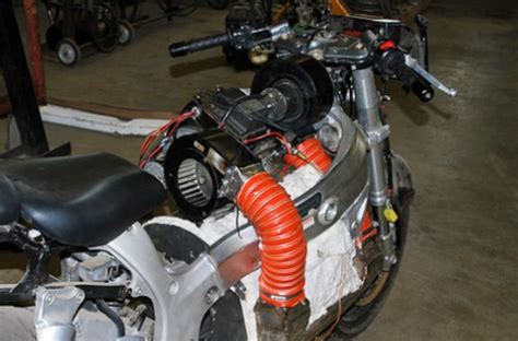 Dengan menggunakan kuasa letupan dan mencipta enjin pertama di dunia yang menggunakan petrol. Motosikal Suzuki Hayabusa Janaan Stim? - MotoMalaya.net ...