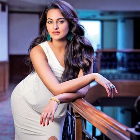 Sonakshi Sinha Flaunts Her Superhot Back In This Picture Hot And Sexy