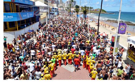 Fotos Veja Imagens Do Arrastão Do Carnaval De Salvador Fotos Em Carnaval 2014 Na Bahia G1