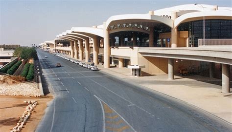 بدأت اليوم أولى الرحلات الدولية من مطار الملك خالد الدولي بالرياض إلى مطار سراييفو الدولي, وذلك مع سريان قرار رفع تعليق السفر للخارج عبر مختلف المطارات الدولية بالمملكة. تحويل مطار الملك خالد لشركة مملوكة للدولة العام المقبل ...