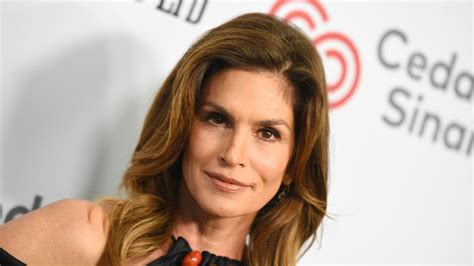 Cindy Crawford Uses This Oil To Keep Her Hair Looking Ultra Shiny
