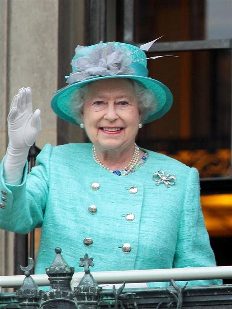 Beginning in 2004, the r51 series was. Queen Elizabeth II - Queen Elizabeth II Photos - HM Queen ...