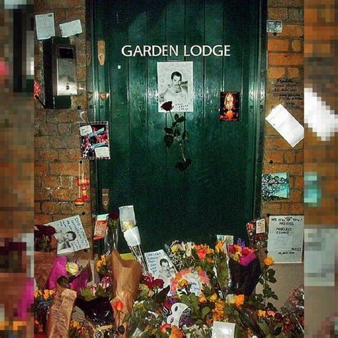 Garden Lodge Is Located At 1 Logan Place In Kensington Garden Lodge Freddie Mercury Lodge