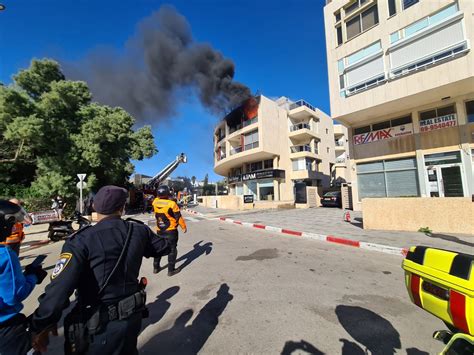 המשטרה פינתה אחר הצהריים (ראשון) תושבים בעקבות שריפה סמוך למושב בית מאיר שבמועצה האזורית מטה יהודה בהרי ירושלים. שריפה פרצה בבניין בהרצליה, 8 לכודים חולצו