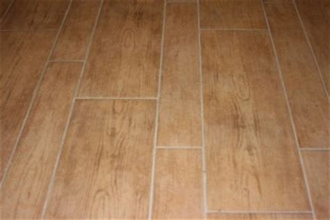 Es lohnt sich, die fußbodenfliesen vor dem reinigen einmal näher zu betrachten. Robert Hackmann Fliesenlegermeister - Referenzen