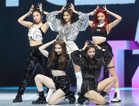 Here Are Each Member Of Itzy S Best And Not So Best Stage Outfits Koreaboo