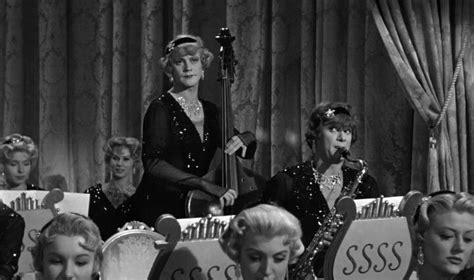 Jack Lemmon As Daphné And Tony Curtis As Joséphine In Some Like It Hot