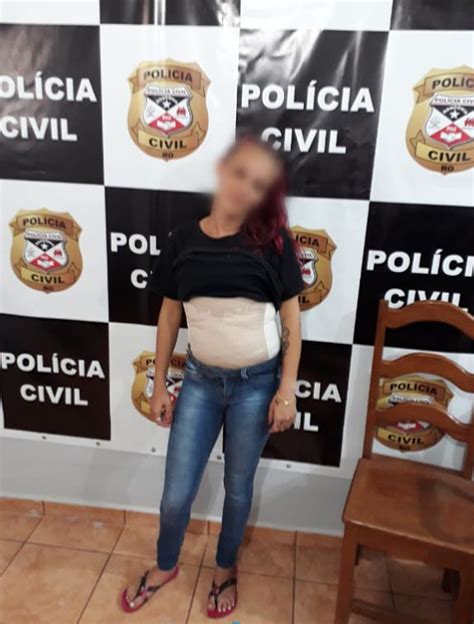 Mulher Faz Pose Ap S Ser Presa Com Droga Colada Na Barriga Em Guajar Ro Guajar Mirim E