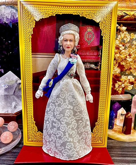 Queen Elizabeth Ii Platinum Jubilee Queen Doll Barbie Queen Elizabeth Doll Toy Souvenirs 70th