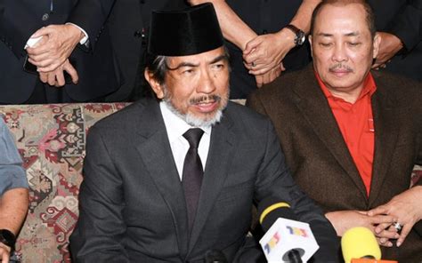 Majlis presiden turut menjunjung kasih di atas titah tuanku bahawa persidangan parlimen perlu diadakan secepat mungkin, kami juga mengambil oleh itu, adalah teramat jelas bahawa perdana menteri perlu menjunjung titah dan menasihati tuanku untuk memanggil sidang parlimen secepat. Musa harap temubual SPRM dapat diteruskan secepat mungkin ...