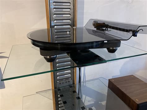 Rega Planar 8 Turntable