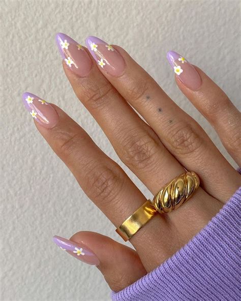 Pin By Niky Smith On Nails In 2021 Lavender Nails Almond Acrylic