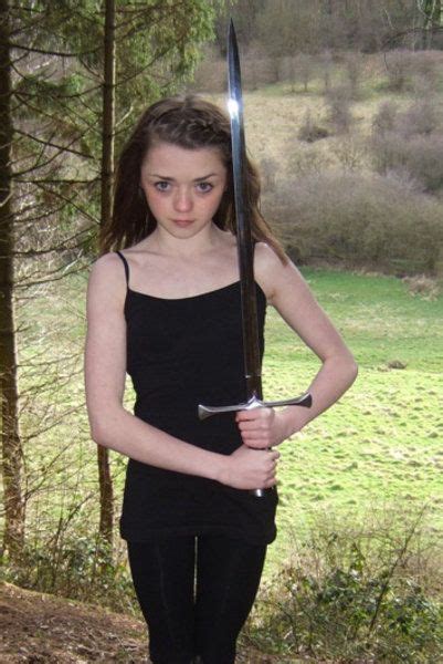 Maisie Williams And Needle She Reminds Me Of A Babe Chelsea Maisie Williams Best Babe