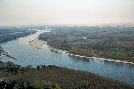 Leider habe ich fast alle bilder aus 2007 vom österreichischem abschnitt versehentlich gelöscht. Donau in Kroatien soll "gezähmt" werden - news.ORF.at
