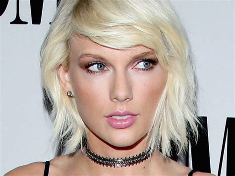 Taylor Swift Has A Goth Doppelganger Who Looks Exactly Like Her