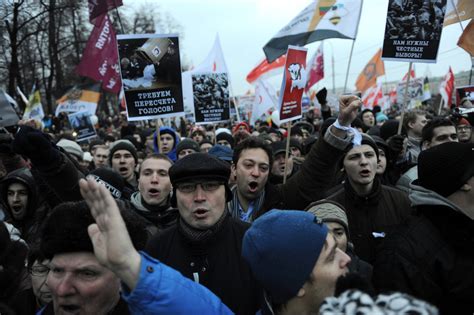Tens Of Thousands Protest In Moscow Russia In Defiance Of Putin The