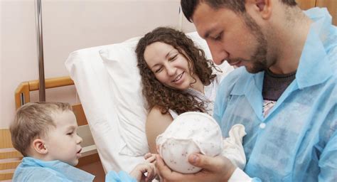 A Dads Role In Delivery Babycenter