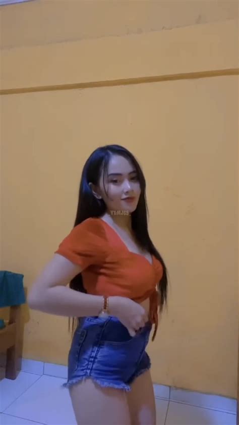 janda gemoy goyang bigo live hot goyang tiktok terbaru by elisa agnipratiwi