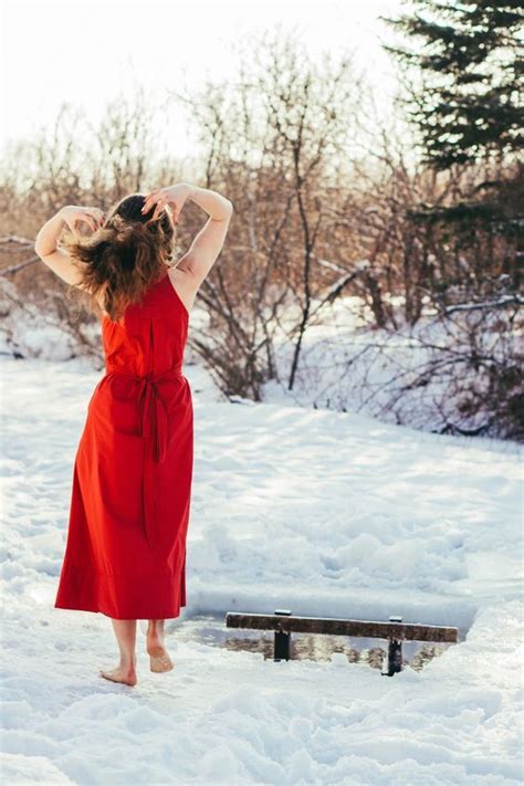 Pin By Miroslav Mihajlovic On Bare Feet In Snow Barefoot Girls