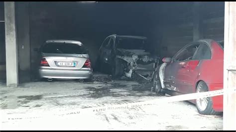 Ora News Digjen tre automjete në Korçë ishin të parkuara na garazh