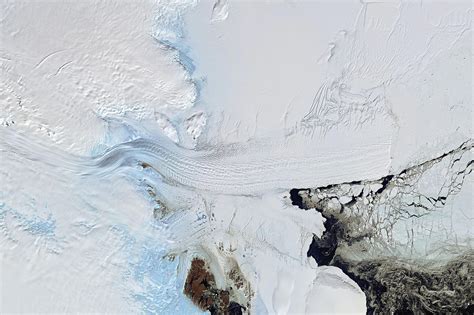 Scientists Concerned As Denman Glacier Retreats Both Above And Below The Water Line