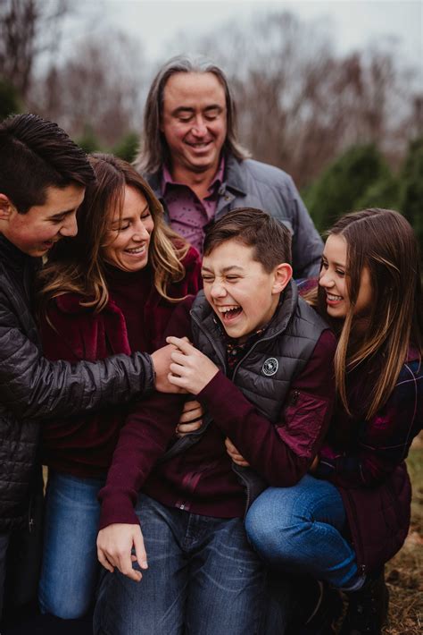 Winter family with teenagers family session | Family portrait poses, Fall family photos, Family 
