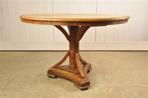 Round Oak Dining Tables Perfect For Pubs Or Kitchens