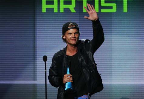 Avicii Accepts The Favorite Electronic Dance Music Artist Award At The