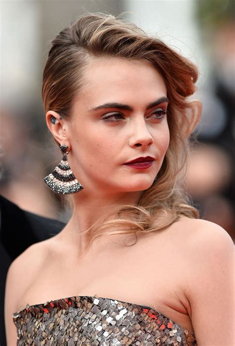 Fiszkoteka, your checked indonesian english dictionary! Cara Delevingne in Chanel Couture Short Dress - 'The ...