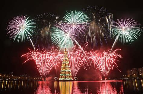 Río De Janeiro Ilumina El árbol De Navidad Flotante Más Grande Del Mundo