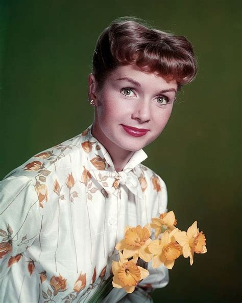 Debbie Reynolds Life Story And Gorgeous Photos When She Was Young