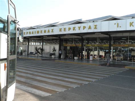 Notre hôte est venu nous chercher à l aéroport, nous a fait faire un tour de corfou rapide avant de situé au nouveau port de corfou, pratique pour les excursions, mais à environ 20. Airport Photo from Corfu in Corfu | Greece.com