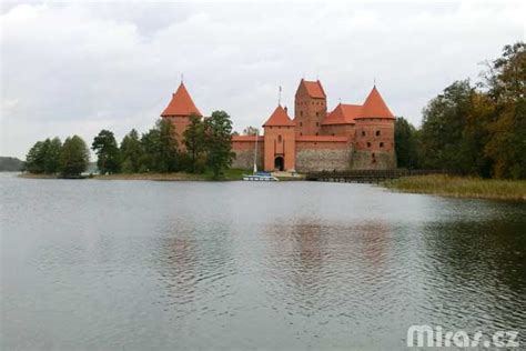 Explore lithuania holidays and discover the best time and places to visit. Litva & Lotyšsko, cestopis - Vrch křížů, Trakai