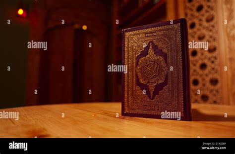 Der Heilige Al Quran Mit Geschriebener Arabischer Kalligraphie