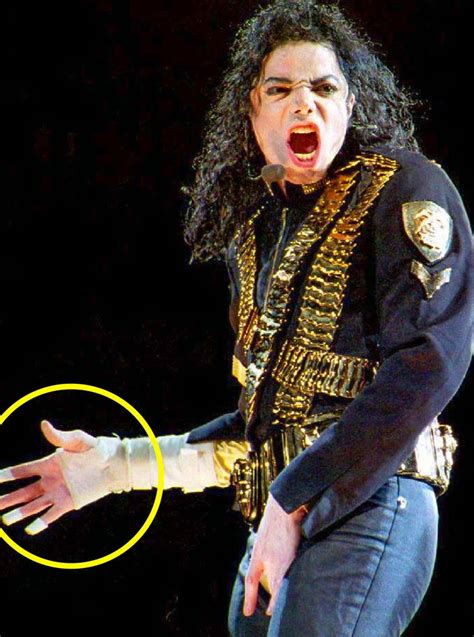 9 Unknown Facts About Pop Legend Michael Jacksons Costumes And Stage