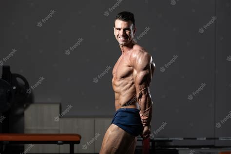 Premium Photo Muscular Man Flexing Muscles Side Triceps Pose
