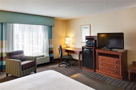 Hampton Inn And Suites By Hilton Toronto Airport Mississauga On Yyz